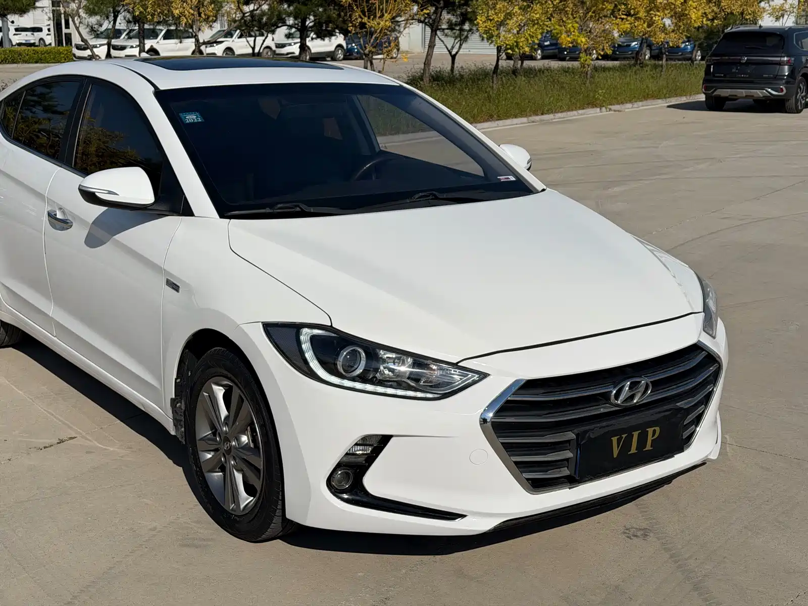 Photo 4 - Hyundai Elantra