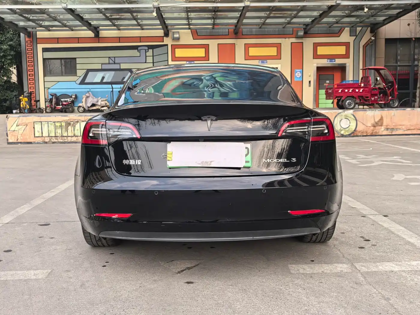 TESLA MODEL 3