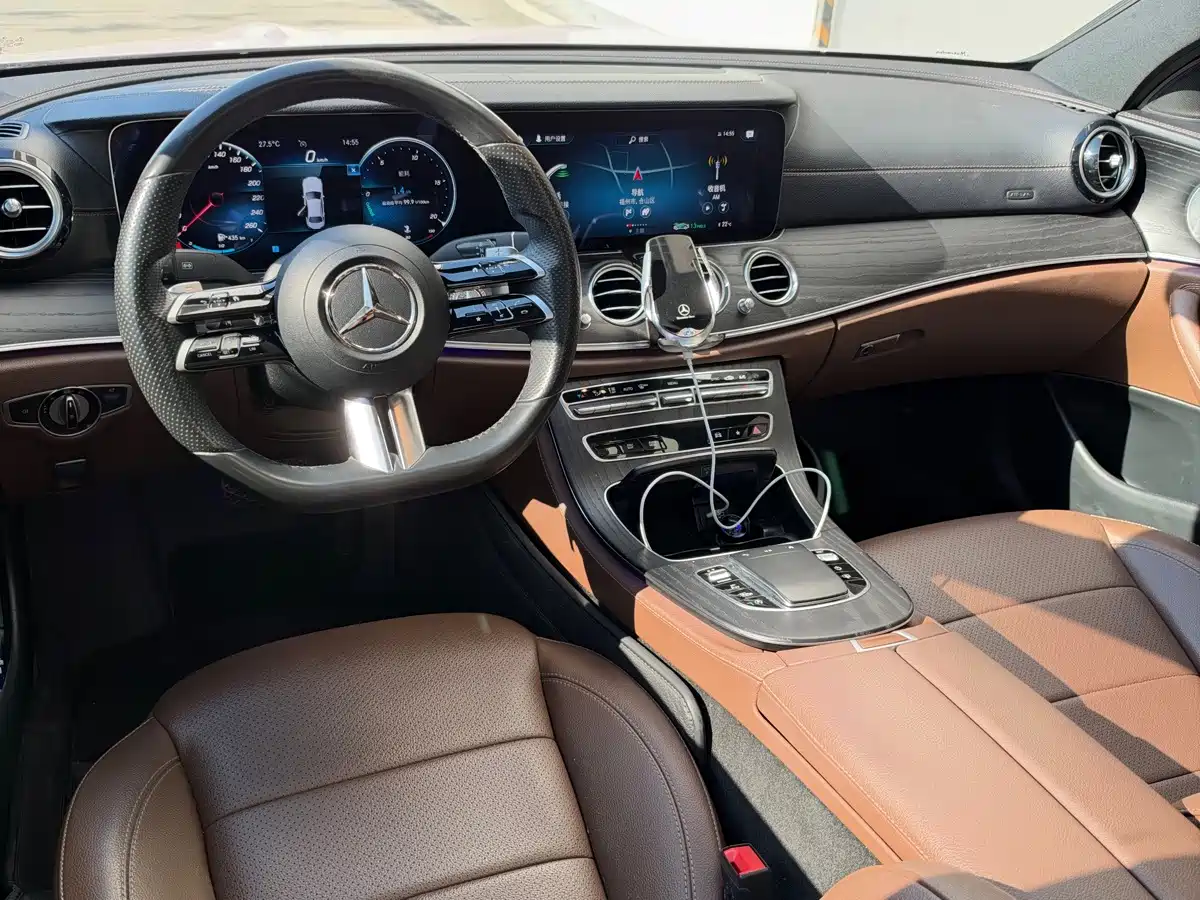 Фото 7 - Mercedes-Benz E-Class
