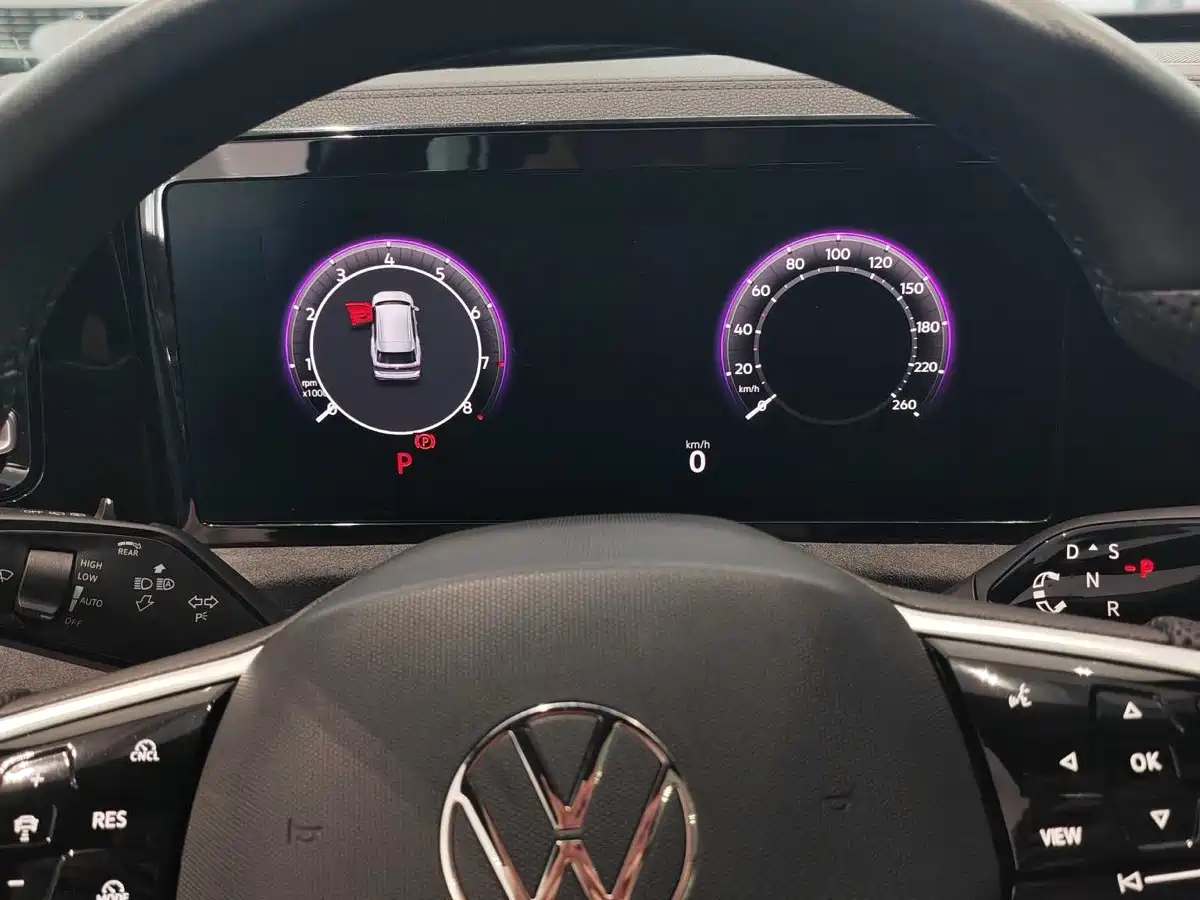 Фото 8 - Volkswagen Tiguan L