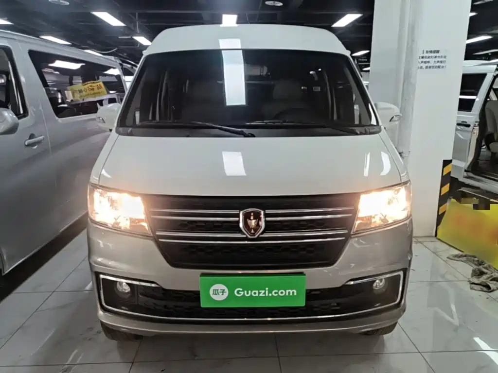 Jinbei New Hiace X30L 2025 2024 Fortune Edition Passenger Van 5/6/7-seater with Front AC