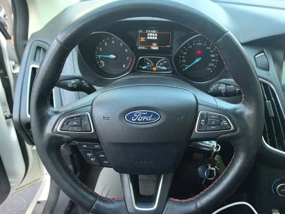 Фото 15 - Ford Focus