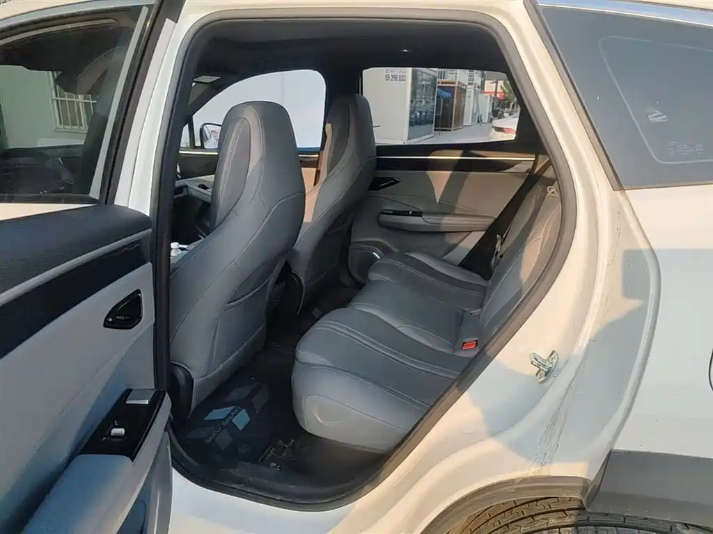 Geely Galaxy Galaxy L7 2025 EM-i 115km Explorer+ Edition фото 17