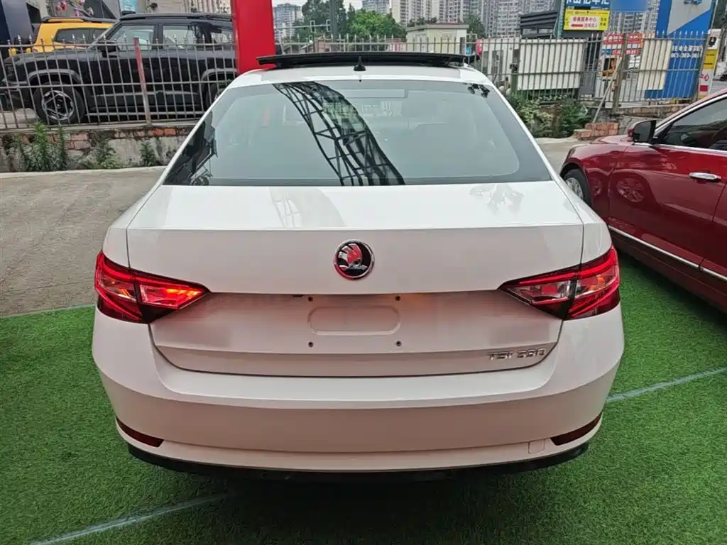 Škoda Superb 2013 1.8TSI Automatic Elite Edition фото 6