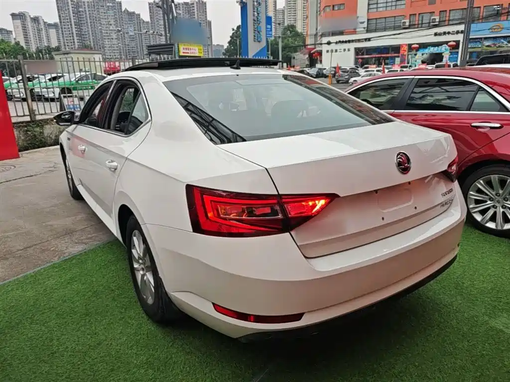 Škoda Superb 2013 1.8TSI Automatic Elite Edition фото 5
