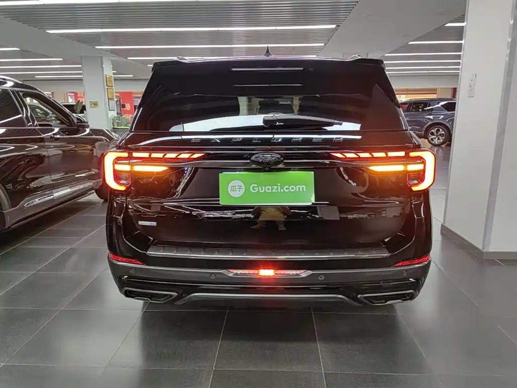 Фото 6 - Ford Explorer