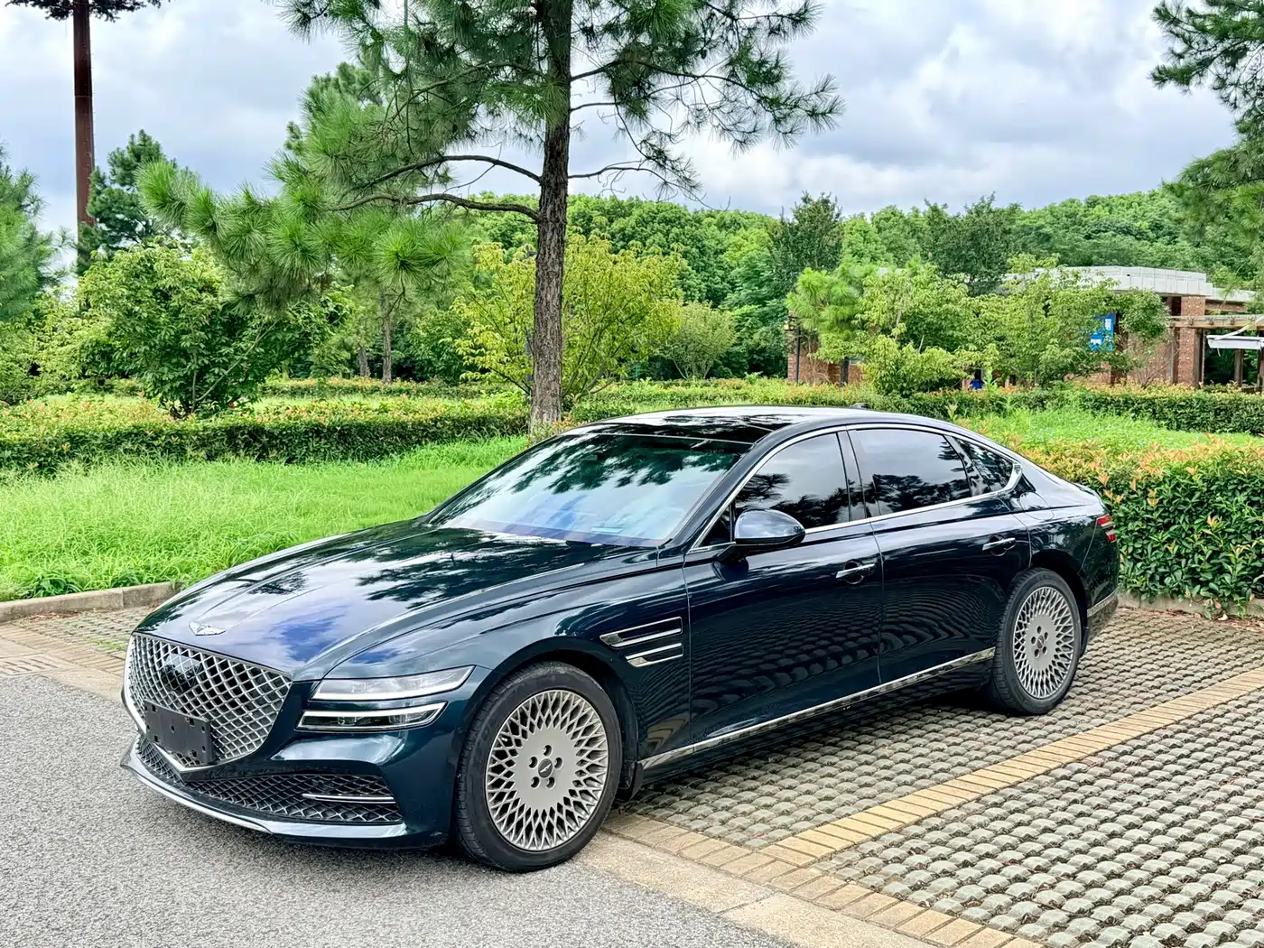 2023 Genesis G80