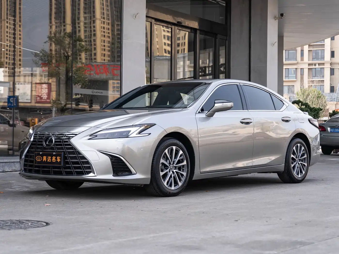 Lexus ES 2026 2025 300h Ultimate Edition