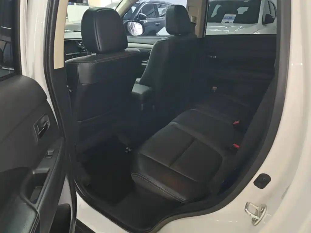 Mitsubishi Outlander (Import) 2015 2014 2.4L 4WD Luxury Value Edition 5-seater