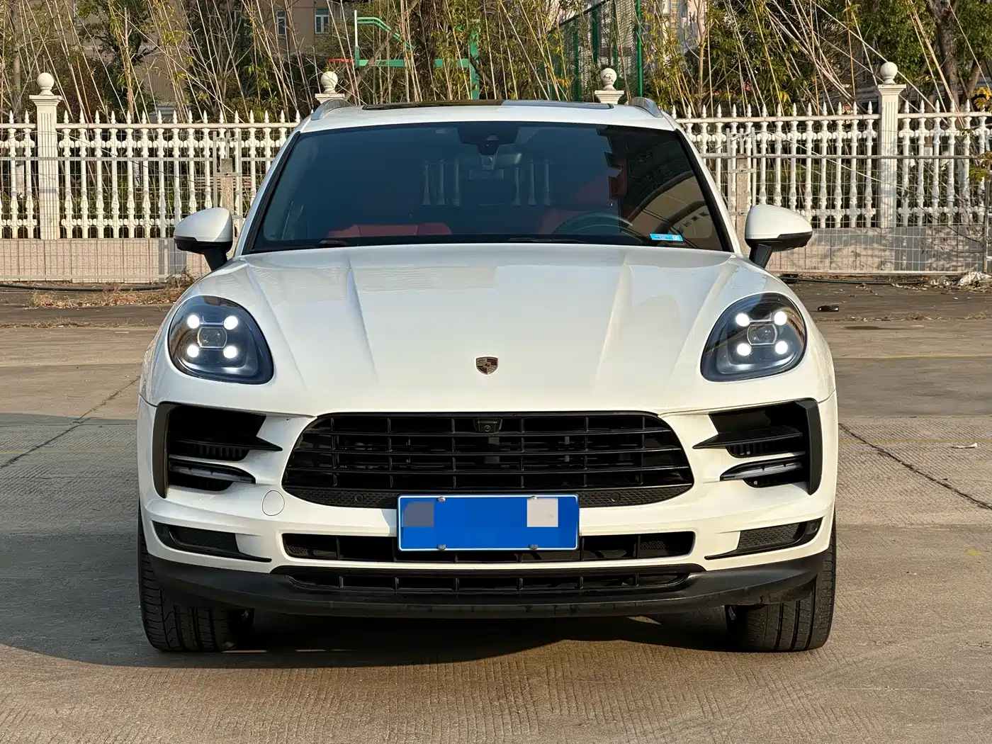 PORSCHE MACAN