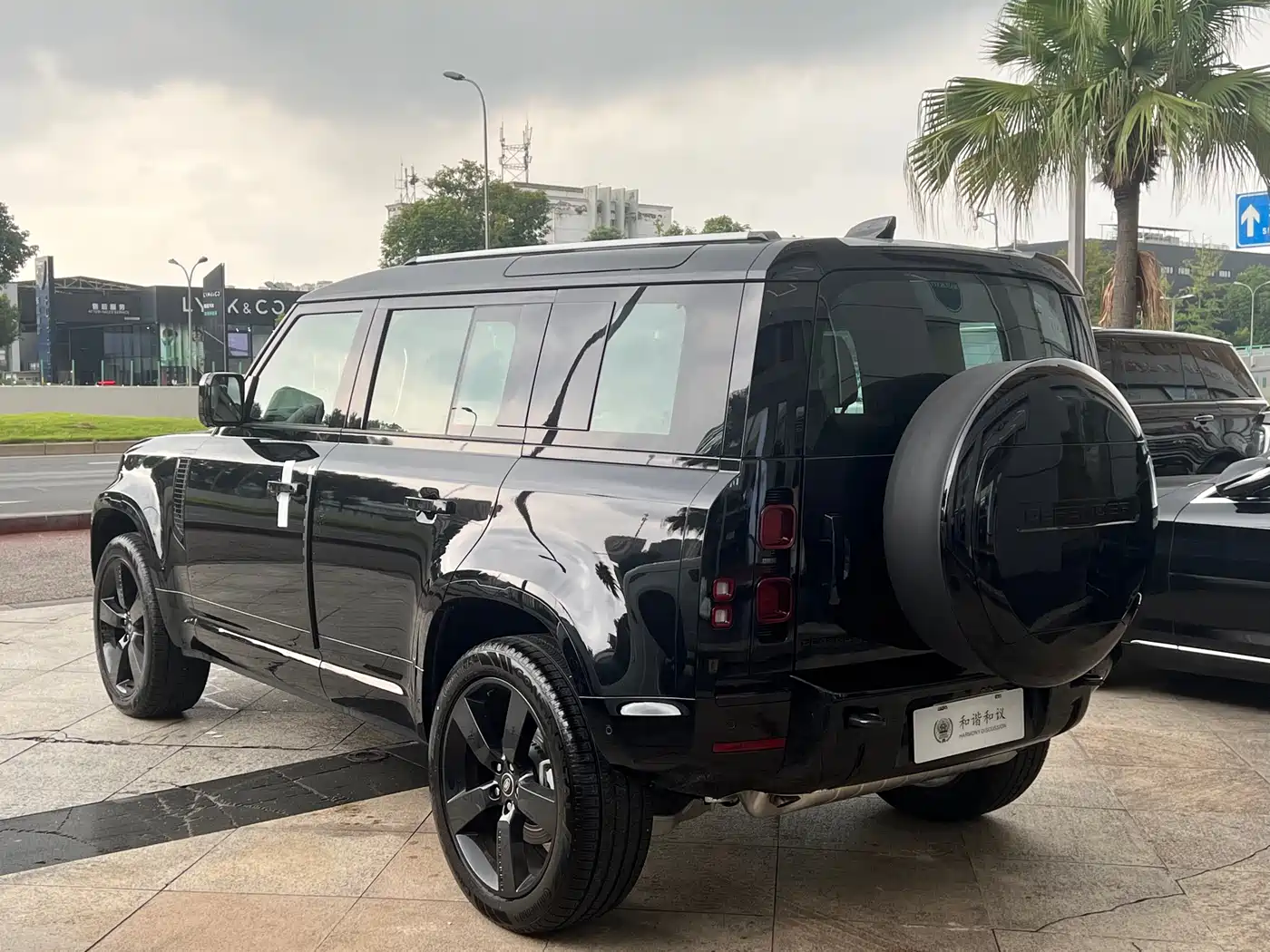 Land Rover Defender 2025 110 3.0T P400 -Dynamic HSE фото 16