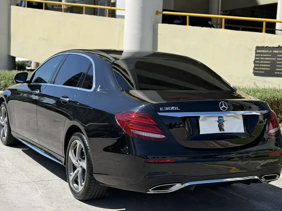 Фото 5 - Mercedes-Benz E-Class