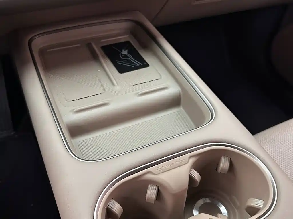 Li Auto i6 2026 2025 2WD Base Model