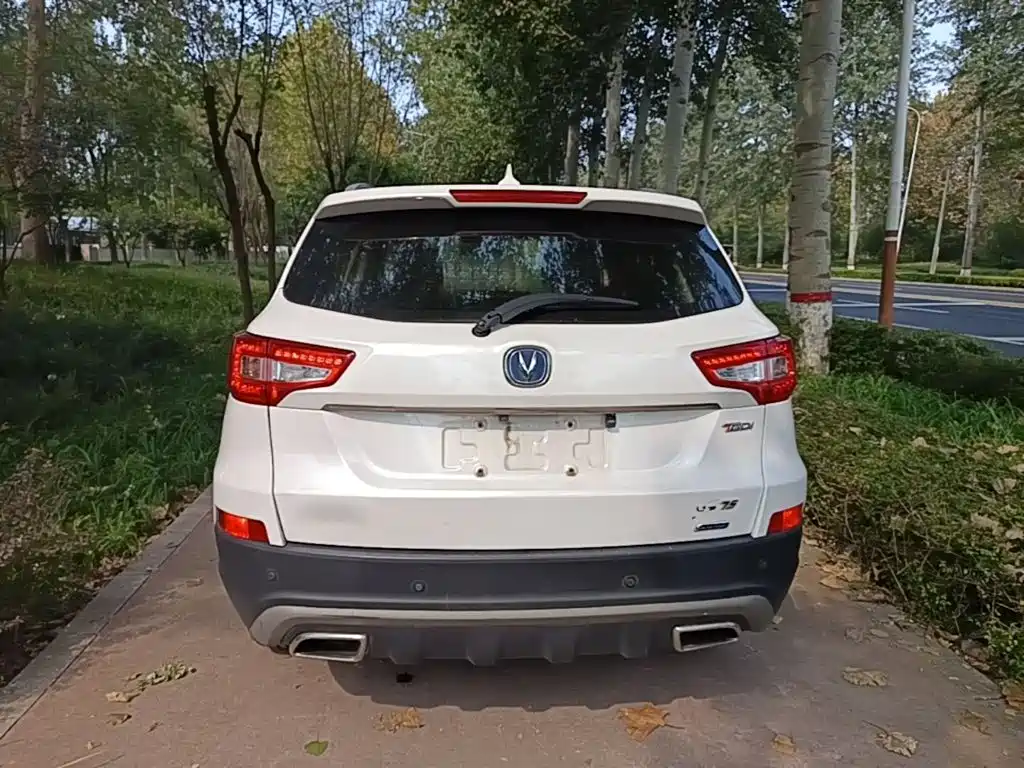 Фото 6 - Changan CS75