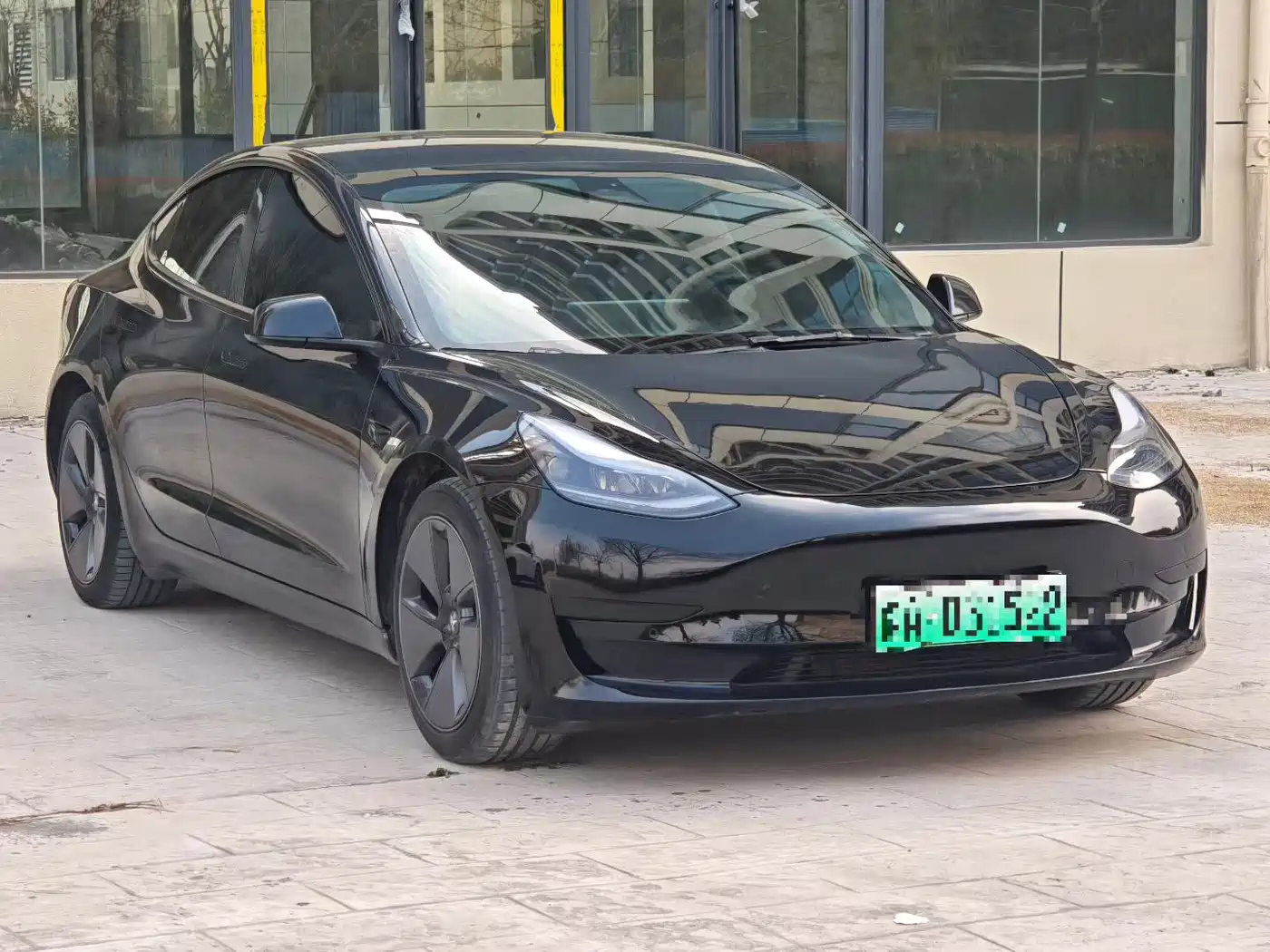 TESLA MODEL 3