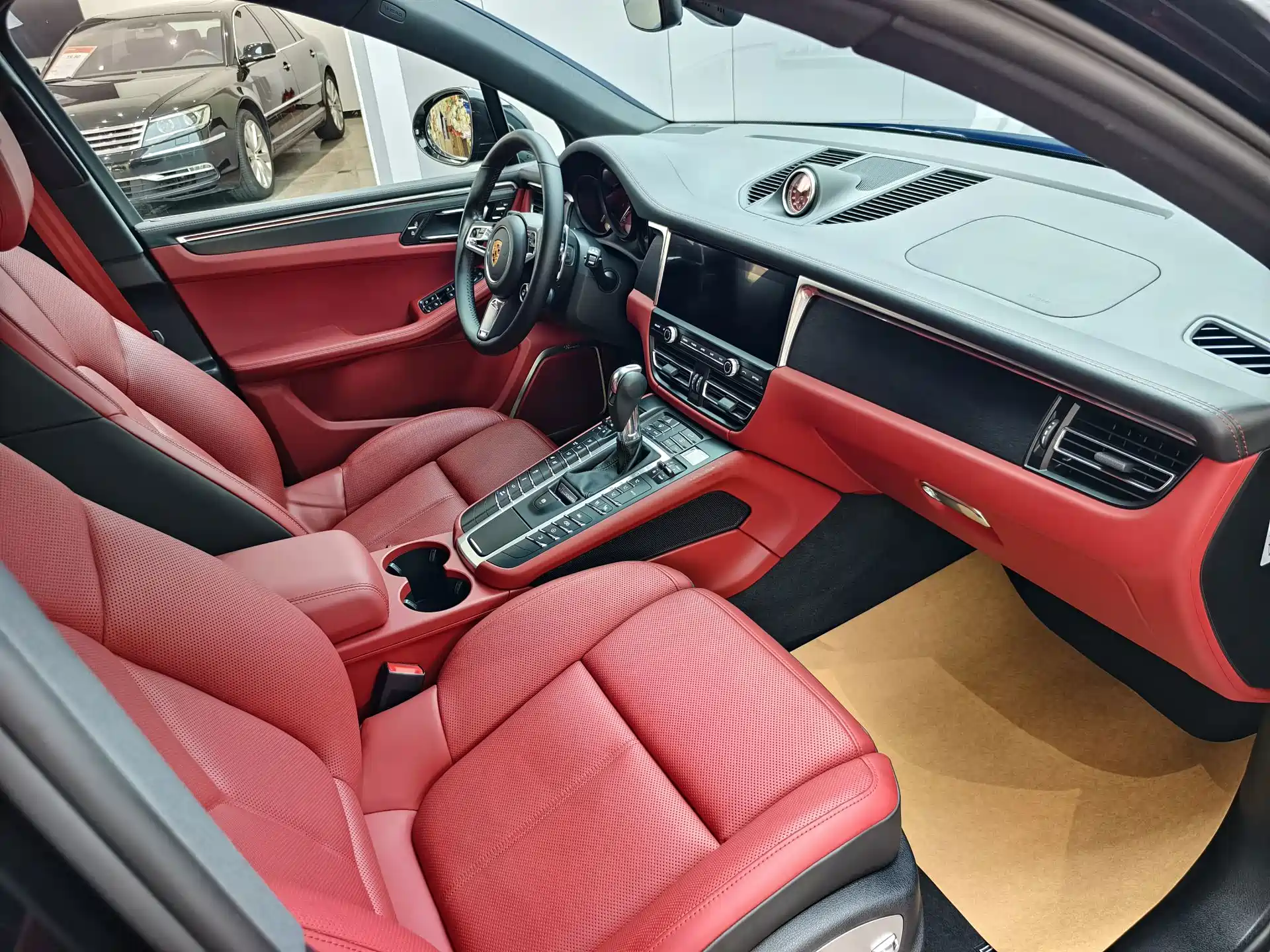 Photo 6 - Porsche Macan