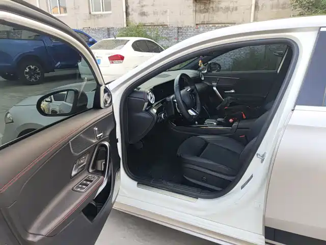 Mercedes-Benz A-Class 2023 A 200 L Fashion — фото 4