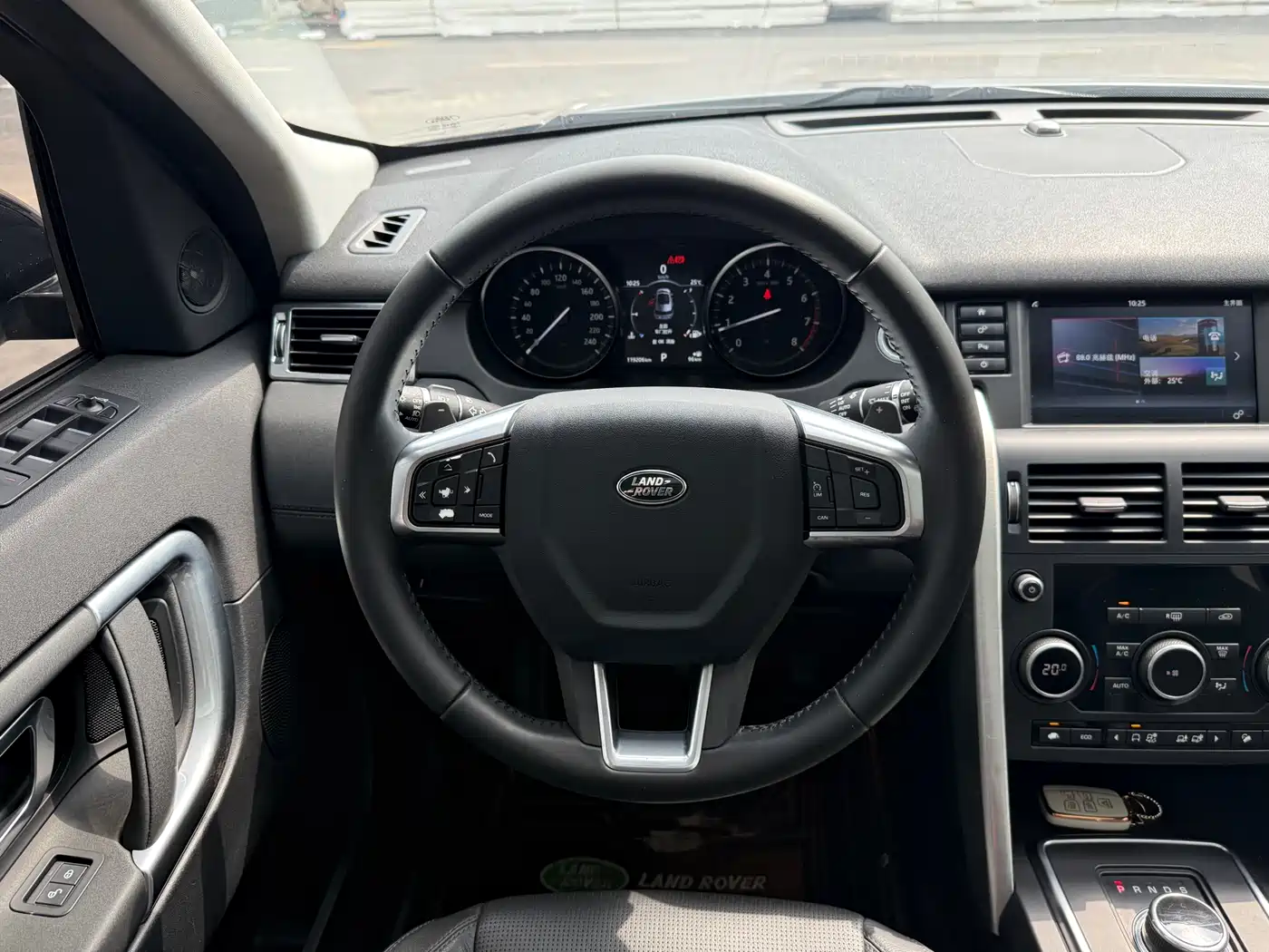 Land Rover Discovery Sport 2017 2.0T SE фото 19