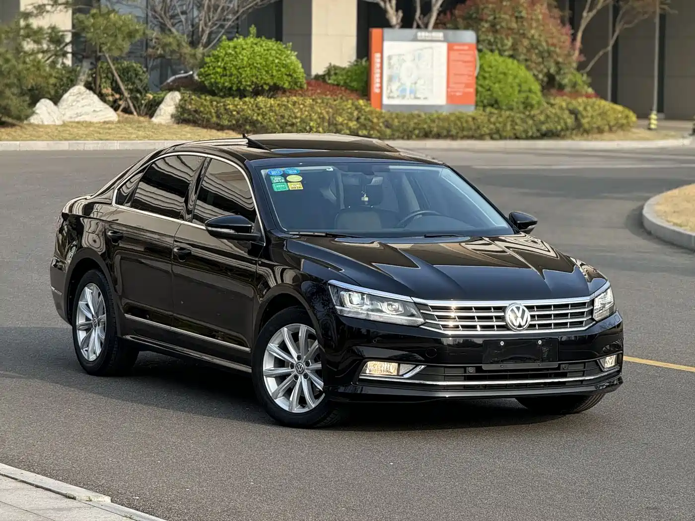 Volkswagen Passat 2016 330TSI DSG Executive Edition фото 2