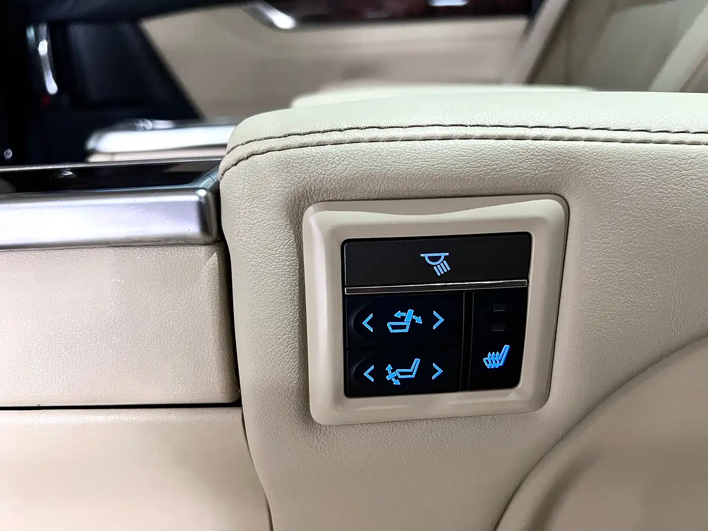 Toyota Alphard 2021 Hybrid 2.5L Luxury фото 39