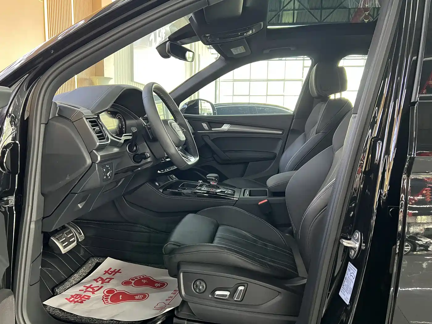 Audi Q5L 2024 Model 40 TFSI Luxury Dynamic фото 3