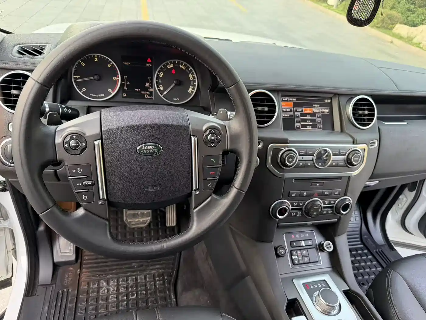 Land Rover Discovery 2015 3.0 SDV6 HSE Diesel фото 18