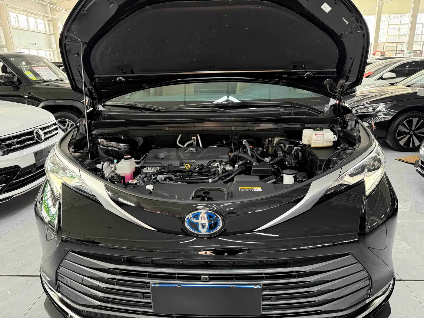 Toyota Sienna 2023 2.5L Hybrid Premium Edition фото 21