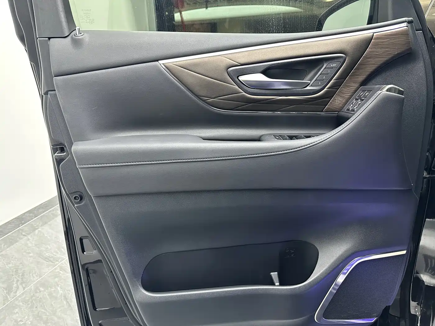 Toyota Alphard 2024 Hybrid 2.5L Prestige Edition фото 22