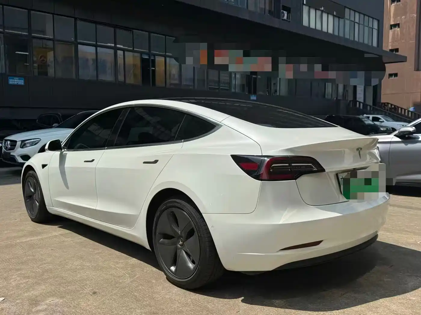 TESLA MODEL 3