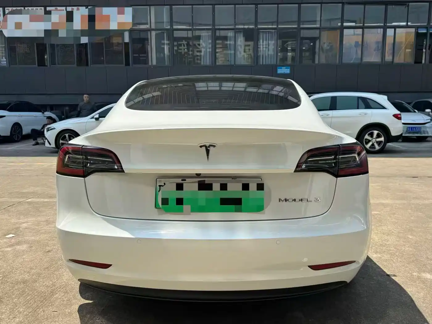 TESLA MODEL 3