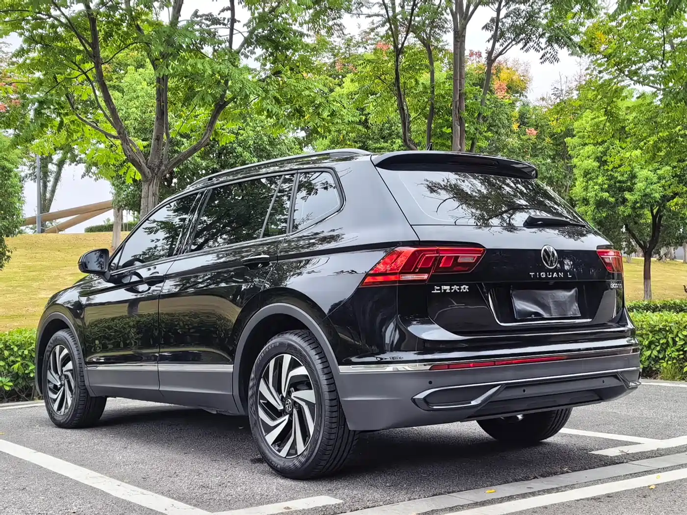 Volkswagen Tiguan L 2025 2024 Model Outstanding Edition 300TSI Auto 2WD Longxing Version