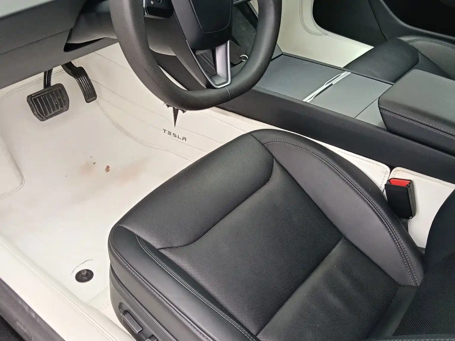 Фото 7 - Tesla Model 3