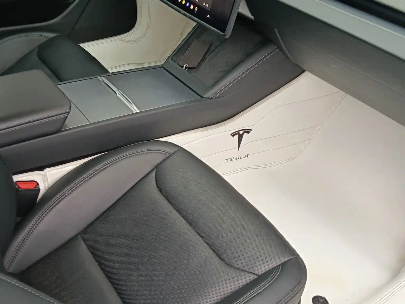 Фото 12 - Tesla Model 3