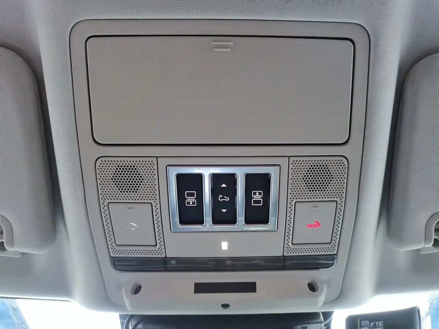 Land Rover Discovery 2017 3.0 SC V6 S фото 30
