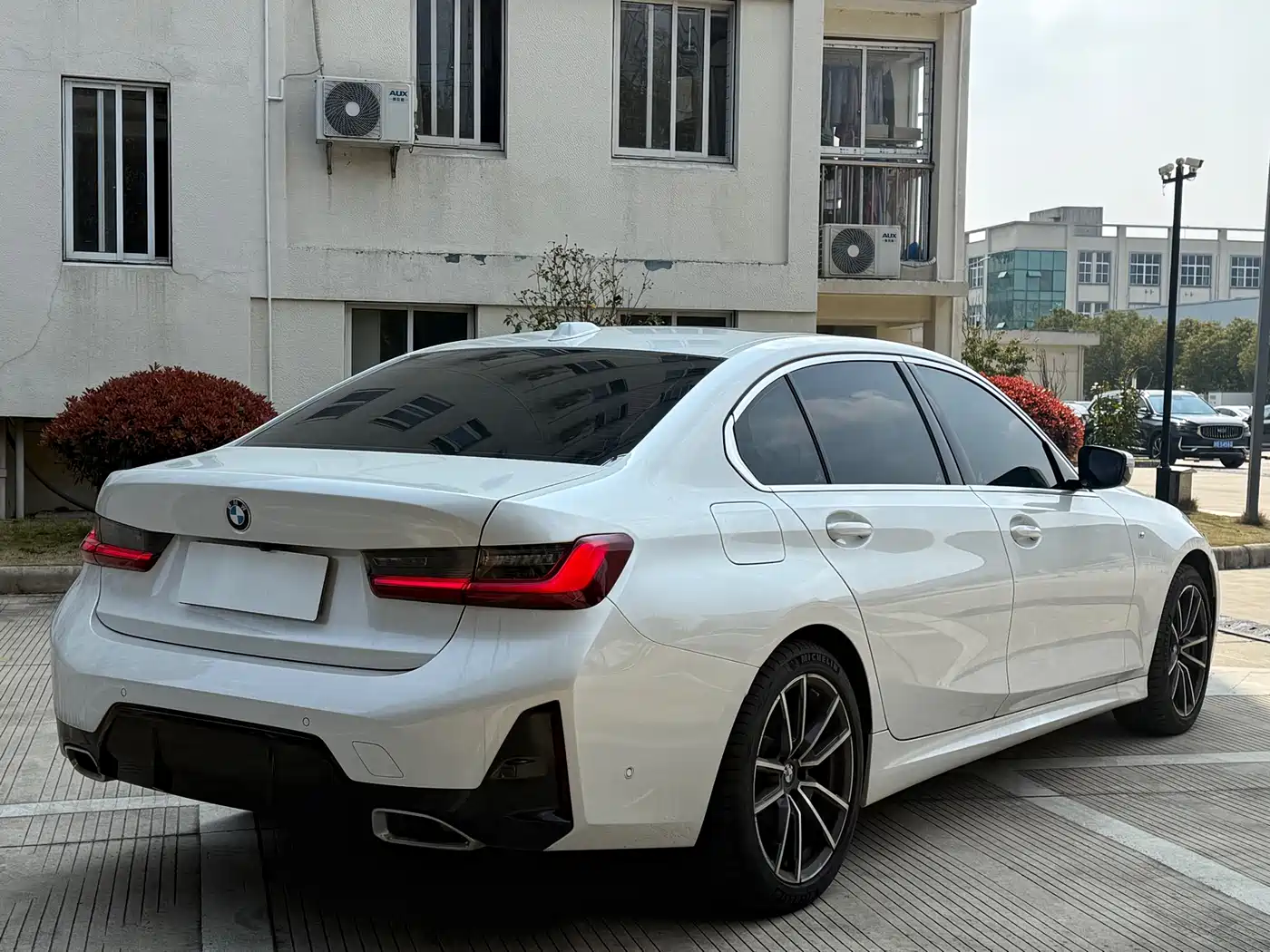 BMW 3 Series 2025 325Li M Sport Package фото 12
