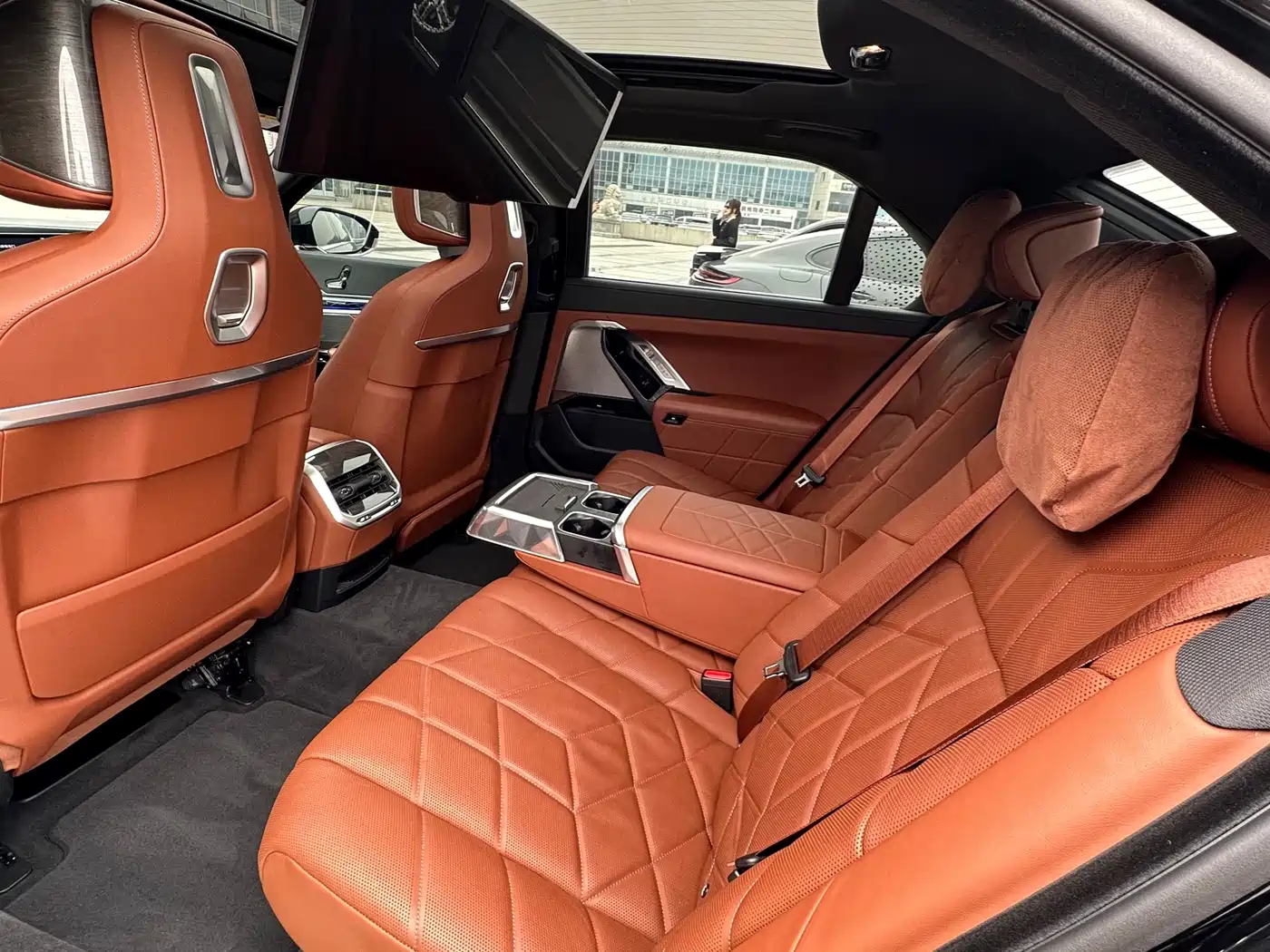 BMW 7 Series 2023 Facelift 740Li Exclusive M Sport Package фото 17