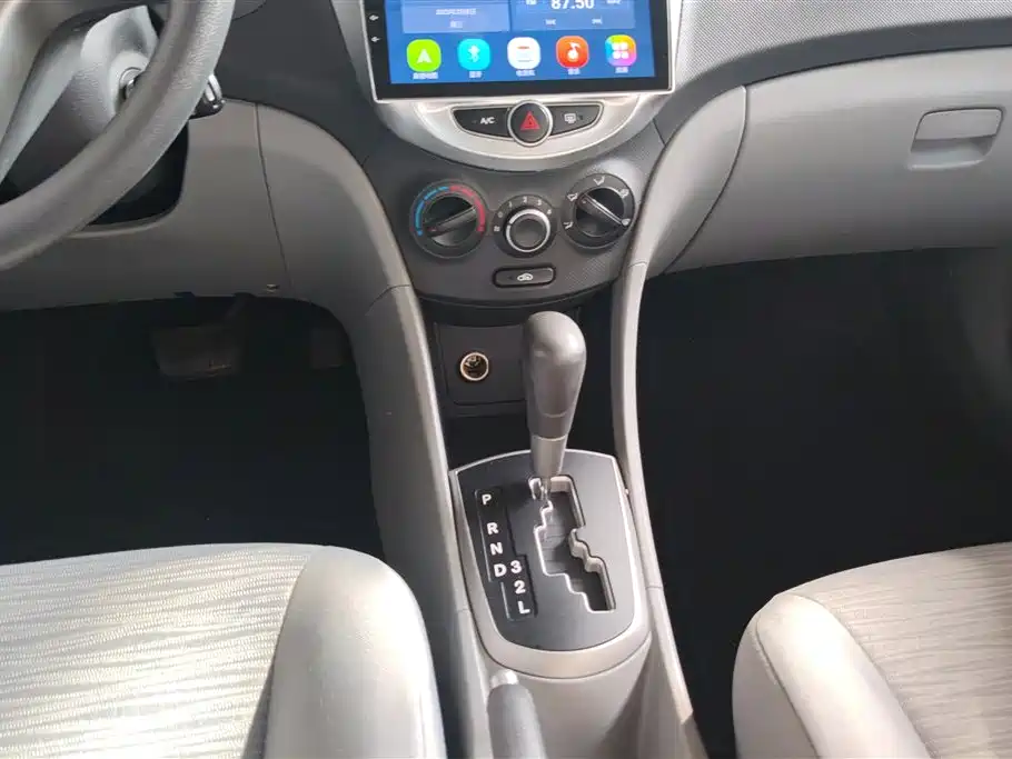 Hyundai Verna 2014 1.4L Automatic Smart GLS фото 16