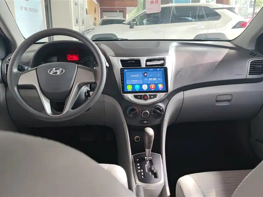 Hyundai Verna 2014 1.4L Automatic Smart GLS фото 12