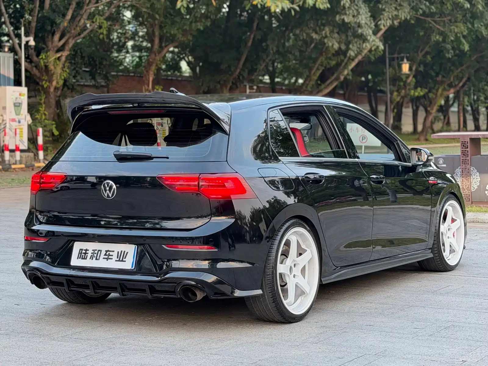 صورة 6 - Volkswagen Golf GTI
