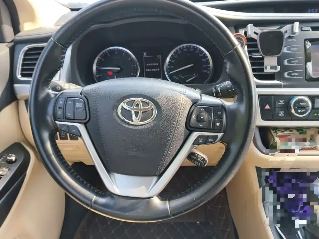 Photo 6 - Toyota Highlander