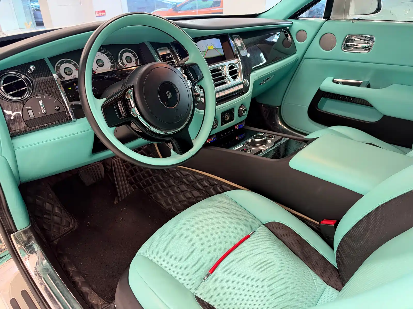 Фото 4 - Rolls-Royce Wraith