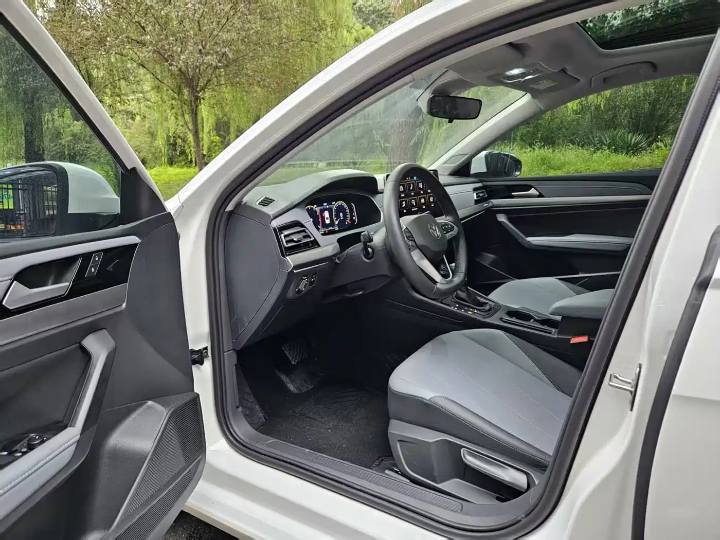 Volkswagen Lavida 2024 Model 1.5L Automatic 5 Million Edition фото 11