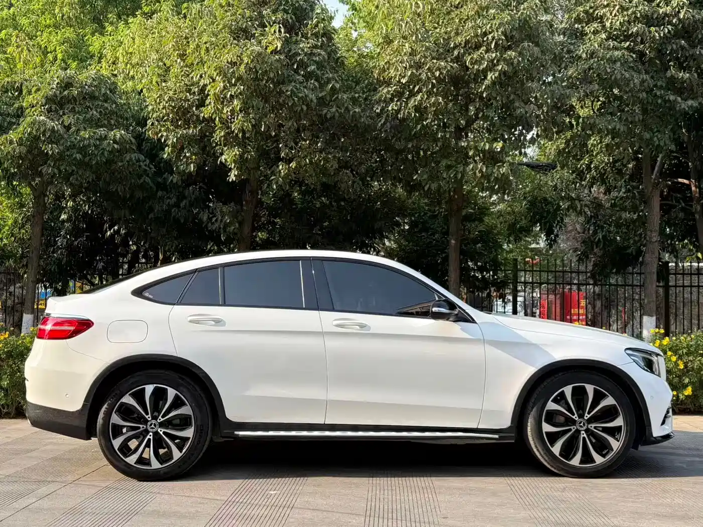 Mercedes-Benz GLC Coupe 2018 GLC 260 4MATIC Coupe SUV фото 18