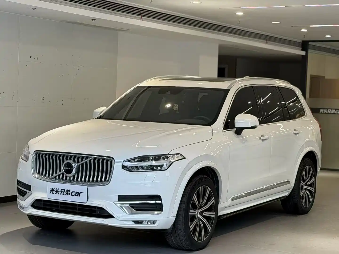 Photo 1 - Volvo XC90