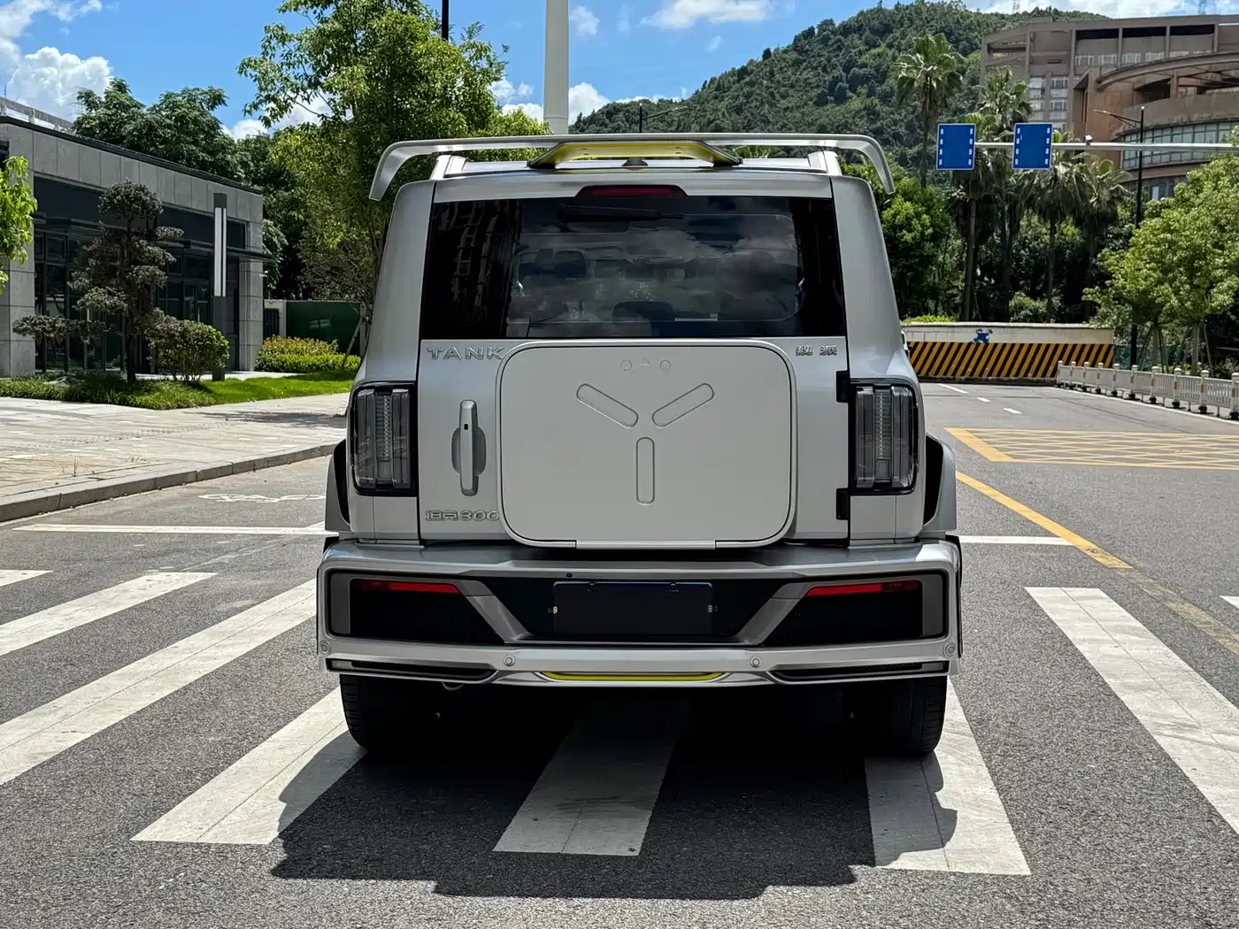 TANK CO CREATION TANK 300