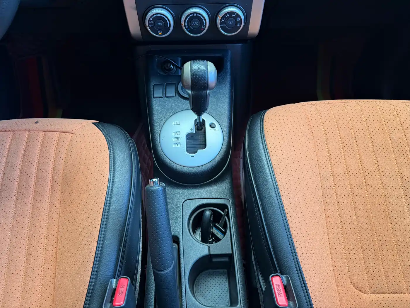 Dongfeng Fengdu MX6 2015 2015 2.0L CVT 2WD Excellence
