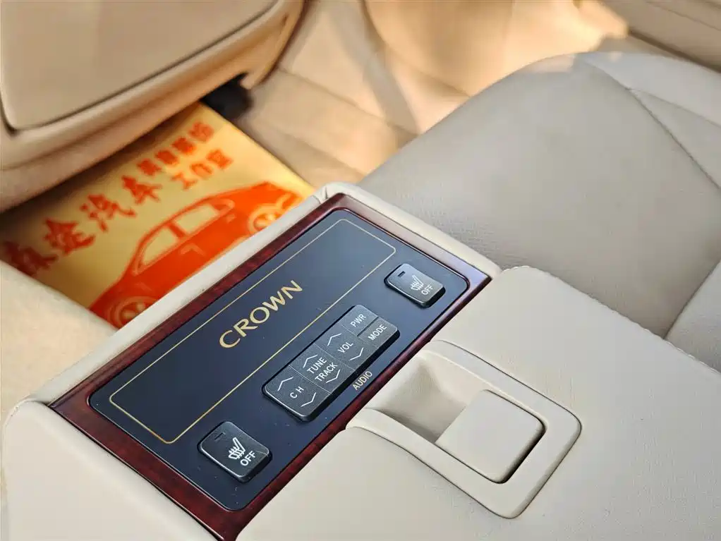 Toyota Crown 2010 2.5L Royal Leather Sunroof Navigation фото 15