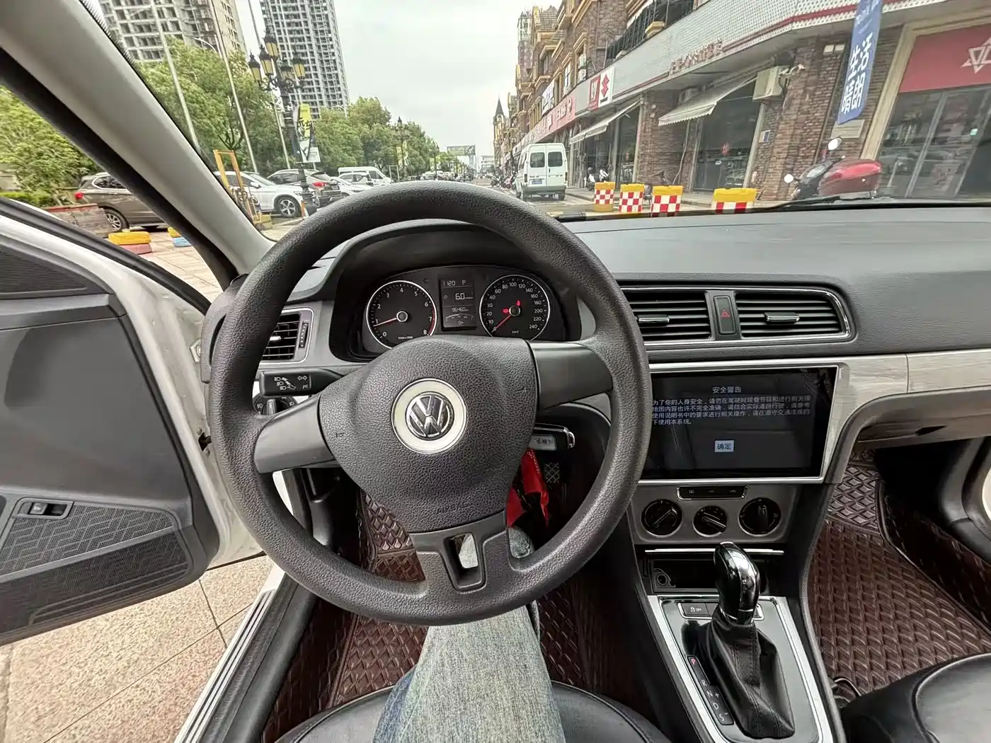 Volkswagen Lavida 2013 Facelift Classic 1.6L Automatic Comfort фото 15