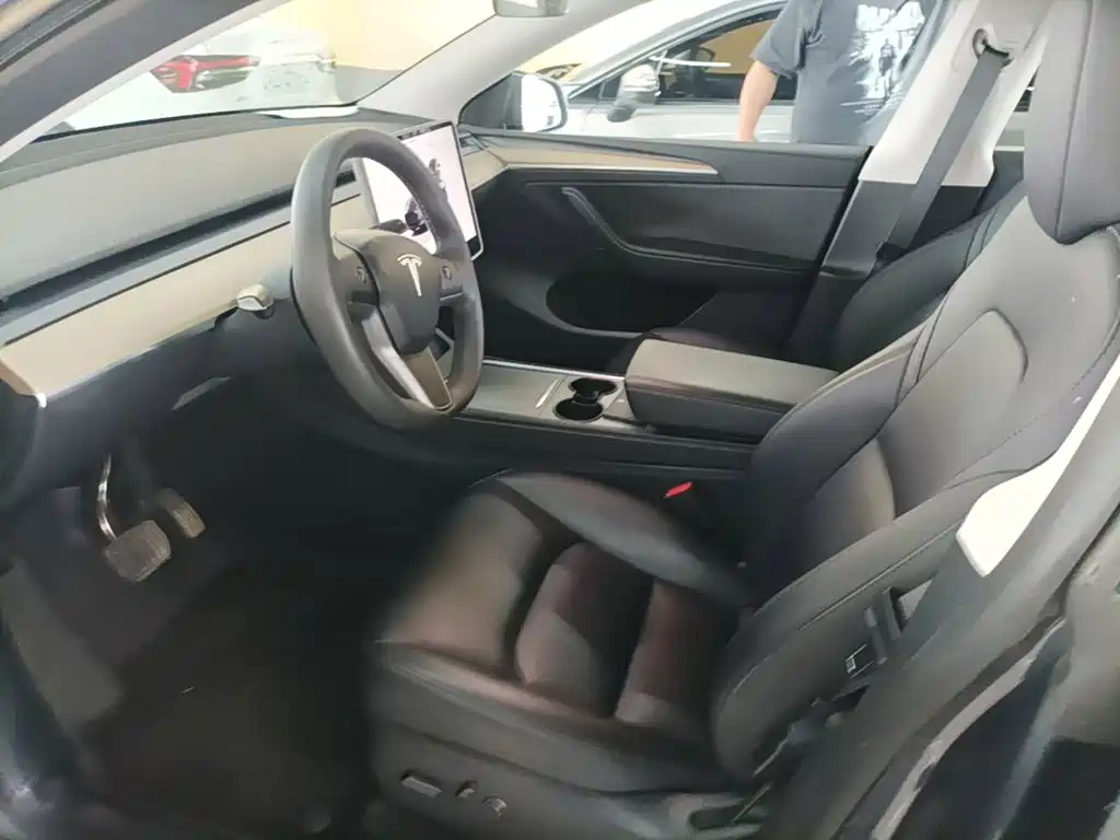 Фото 11 - Tesla Model Y