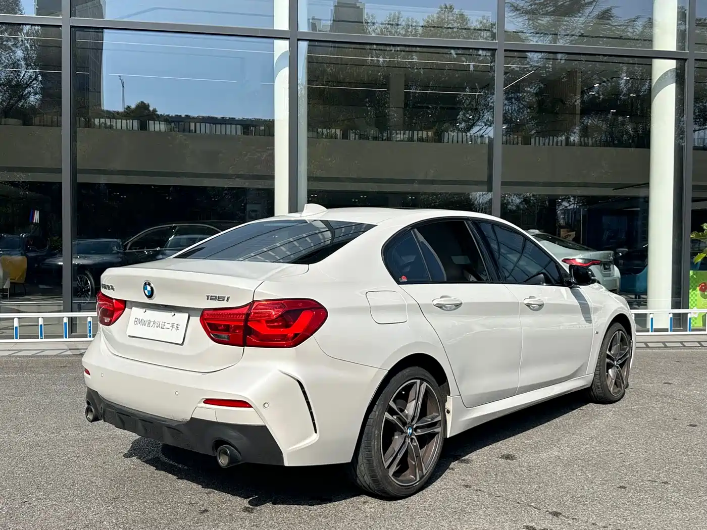BMW 1 Series 2021 Facelift 125i M Sport Shadow Edition фото 3